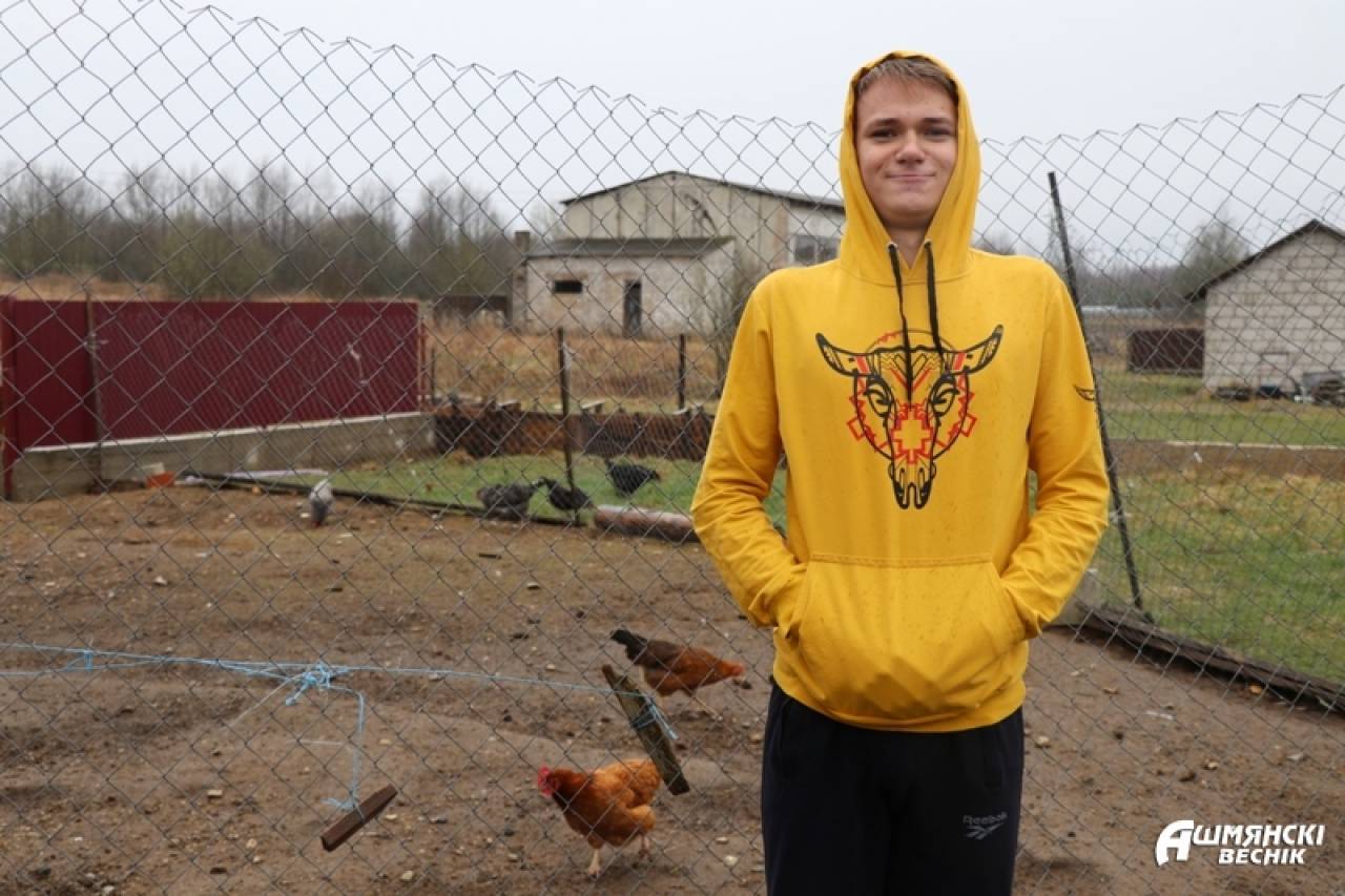 Выводит цыплят и содержит маленькую «ферму»: история девятиклассника из Ошмянского района с необычным хобби