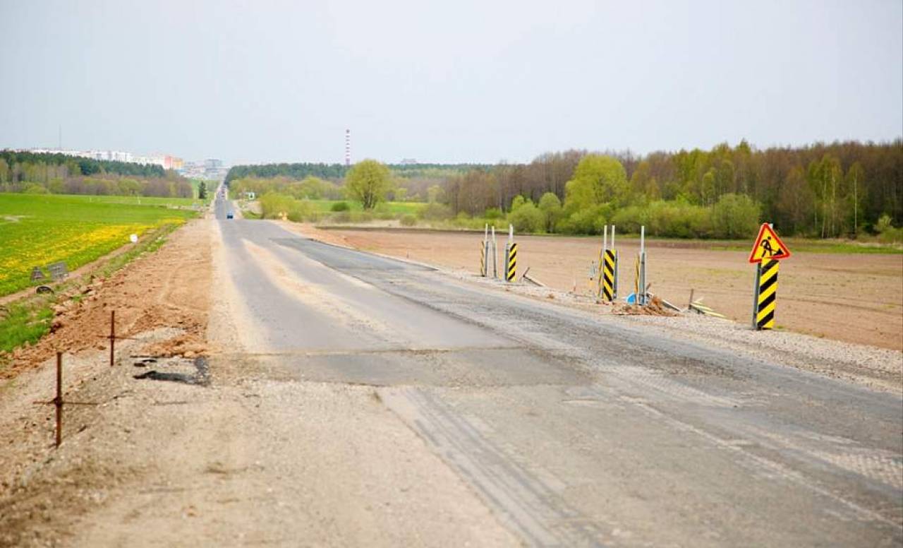 В июне обещают закончить ремонт дороги на выезде с Ольшанки в сторону Одельска