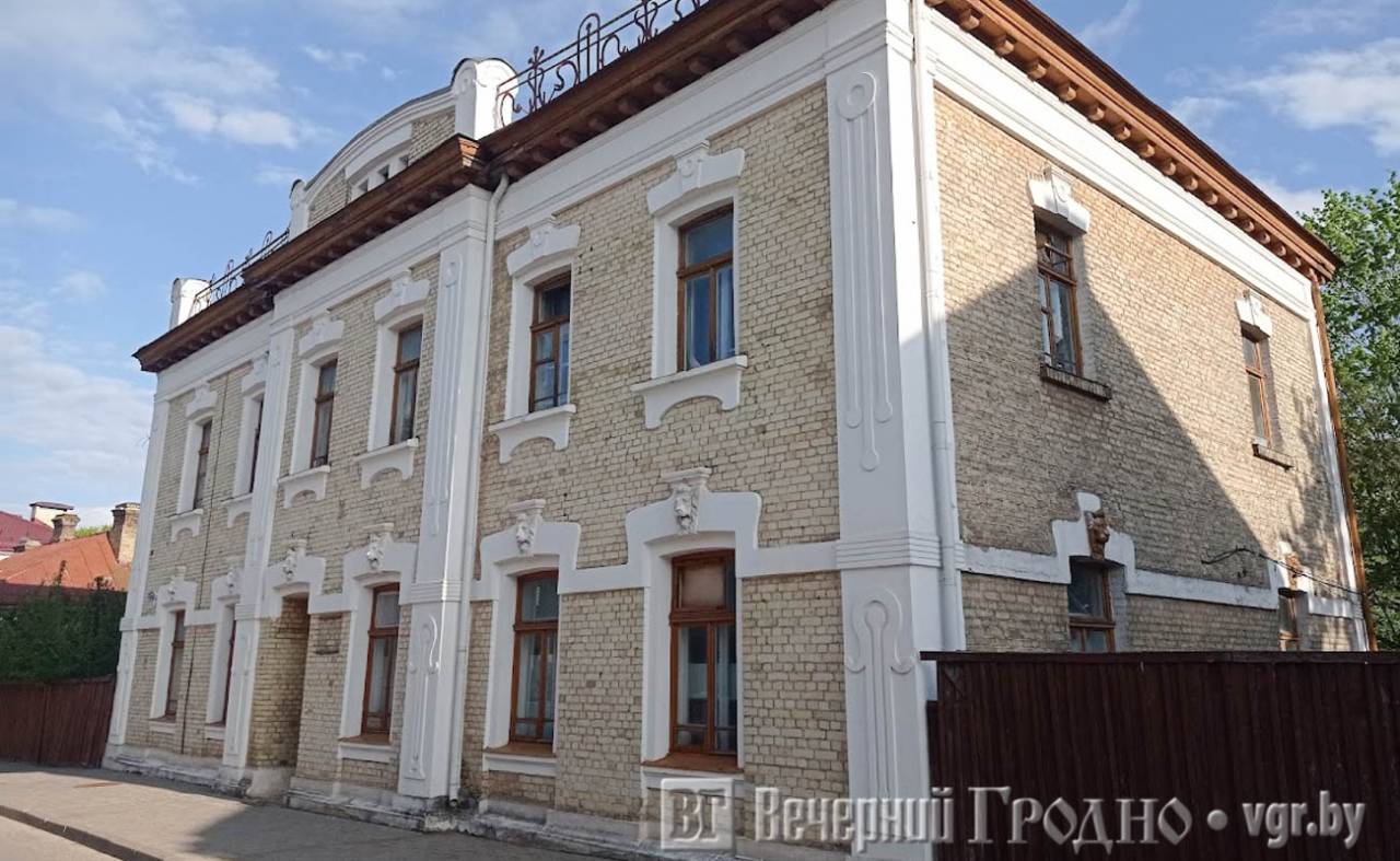 В центре Гродно выставили на продажу уникальный «дом со львами» — где он и сколько стоит