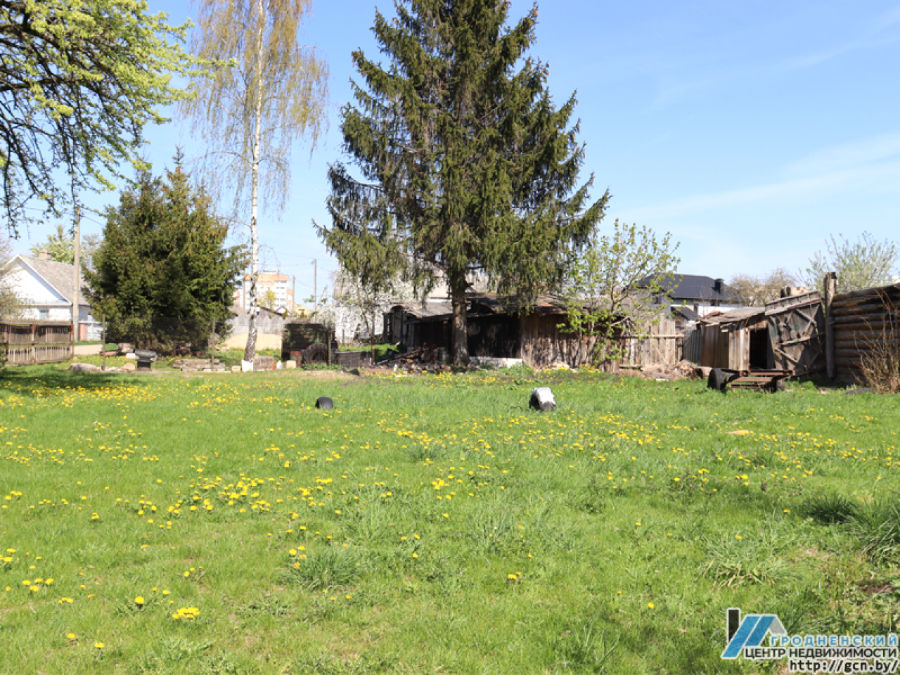Деревня в центре спального микрорайона — на Вишневце выставили на продажу три участка под частные дома