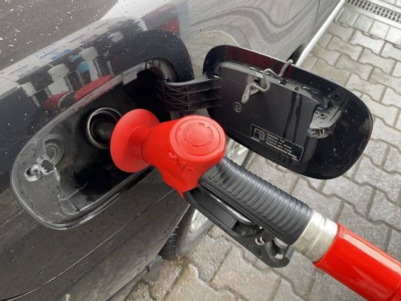 C начала года +30 копеек за литр: в Беларуси снова дорожает топливо