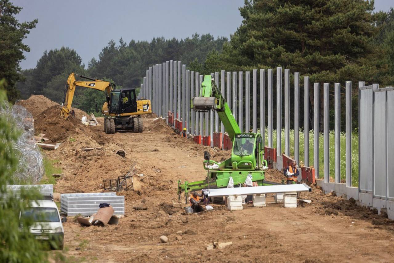 Польша в июне закончит строительство забора на границе с Беларусью