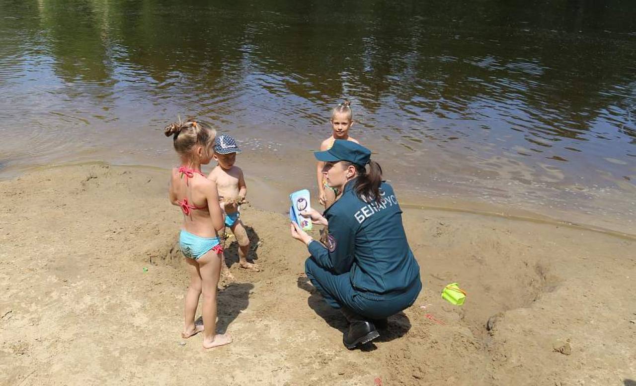 В Гродненской области увеличилось количество детей у водоемов, отдыхающих без контроля взрослых