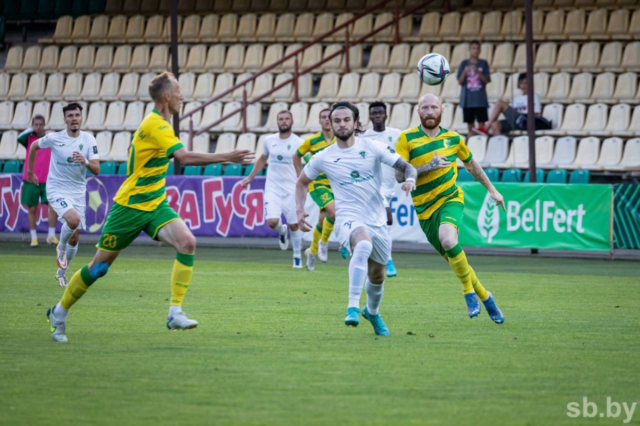 «Гомель» и «Неман» не выявили победителя в игре футбольного чемпионата Беларуси, оставшись в середине турнирной таблицы
