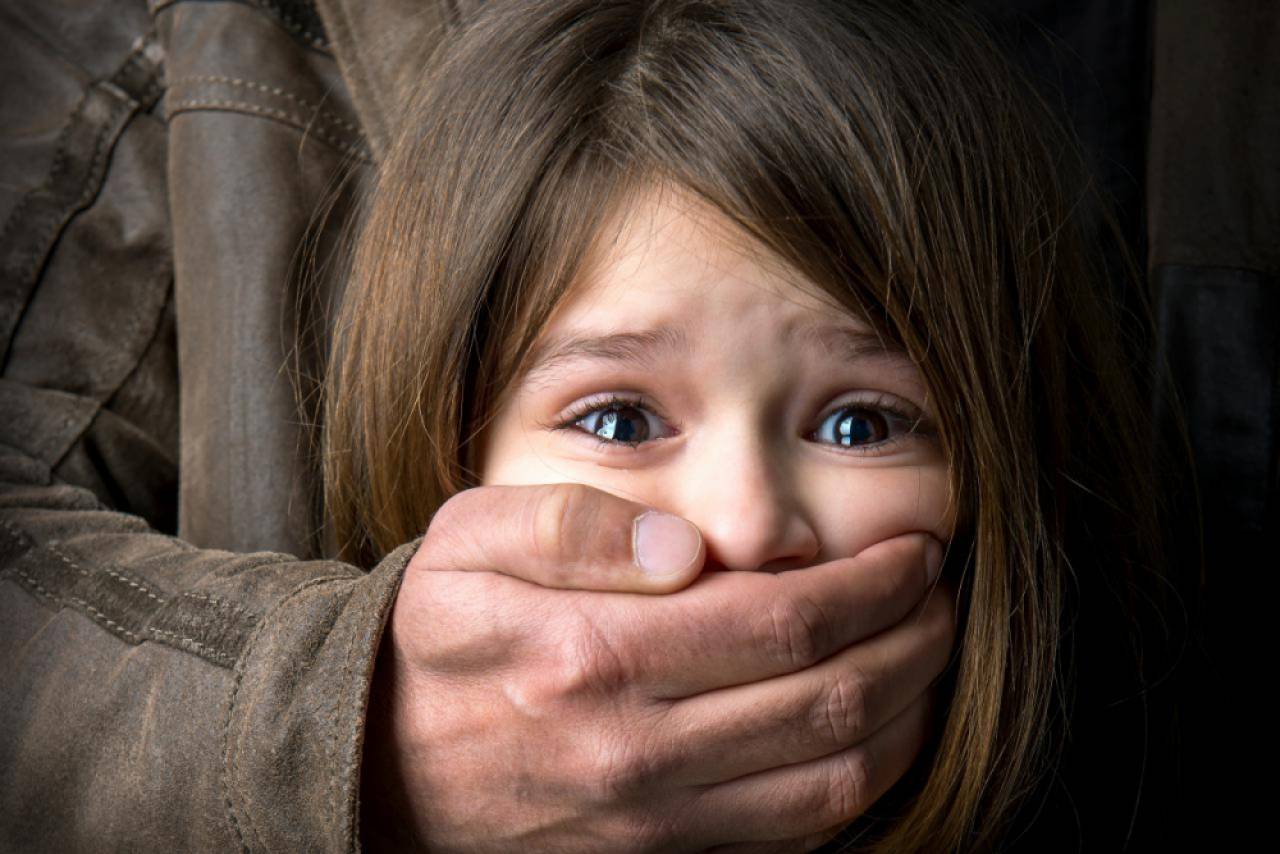 Житель Гродненской области изнасиловал 10-летнюю девочку: изменения в ее поведении заметили учителя и сообщили в милицию