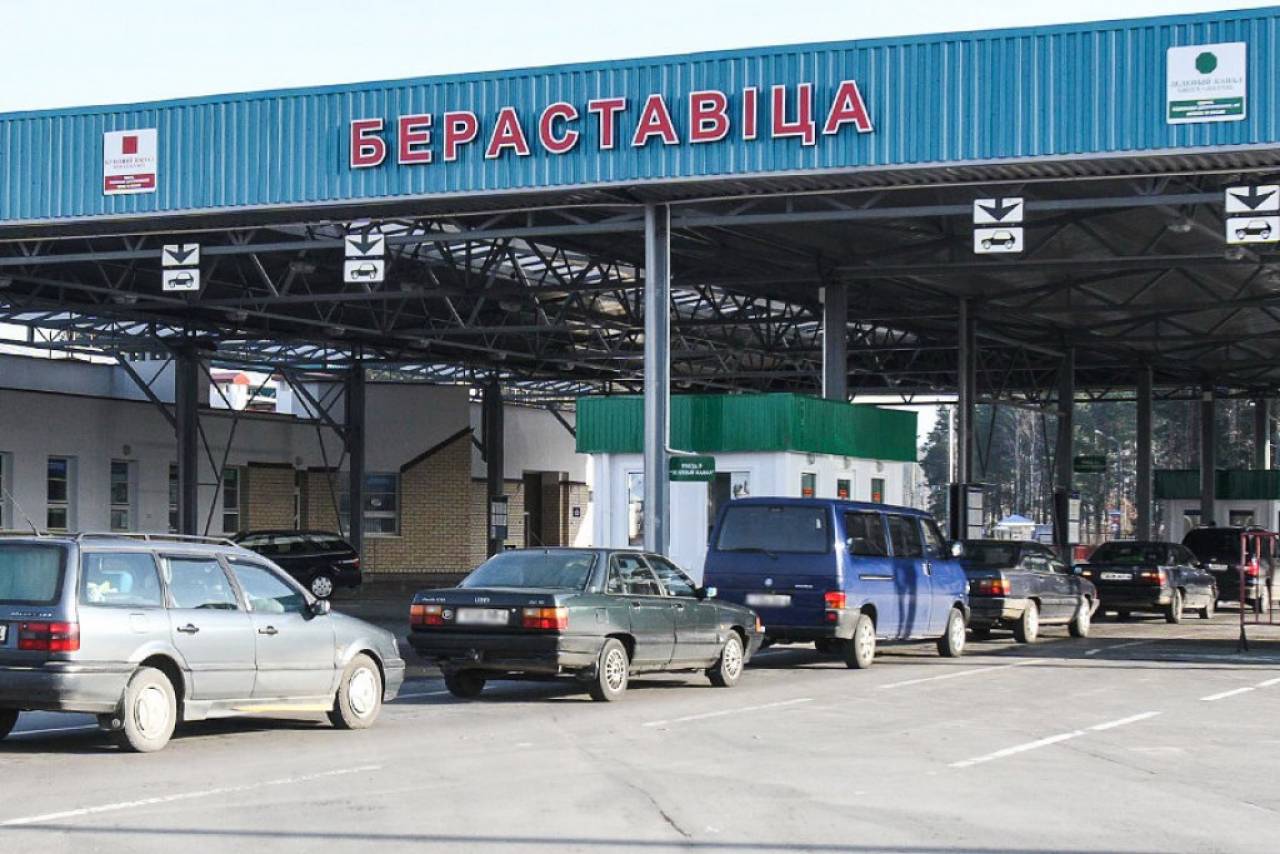Поляки получили возможность безвизового въезда в Беларусь: гродненские пограничники начали фиксировать увеличение очередей в ПП «Берестовица»