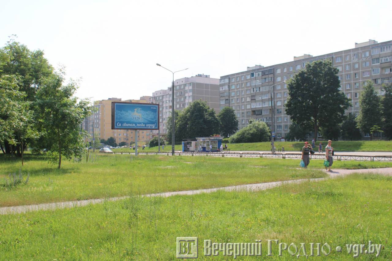 Место под солнцем: жители Фолюша в Гродно не хотят парковку напротив своих окон