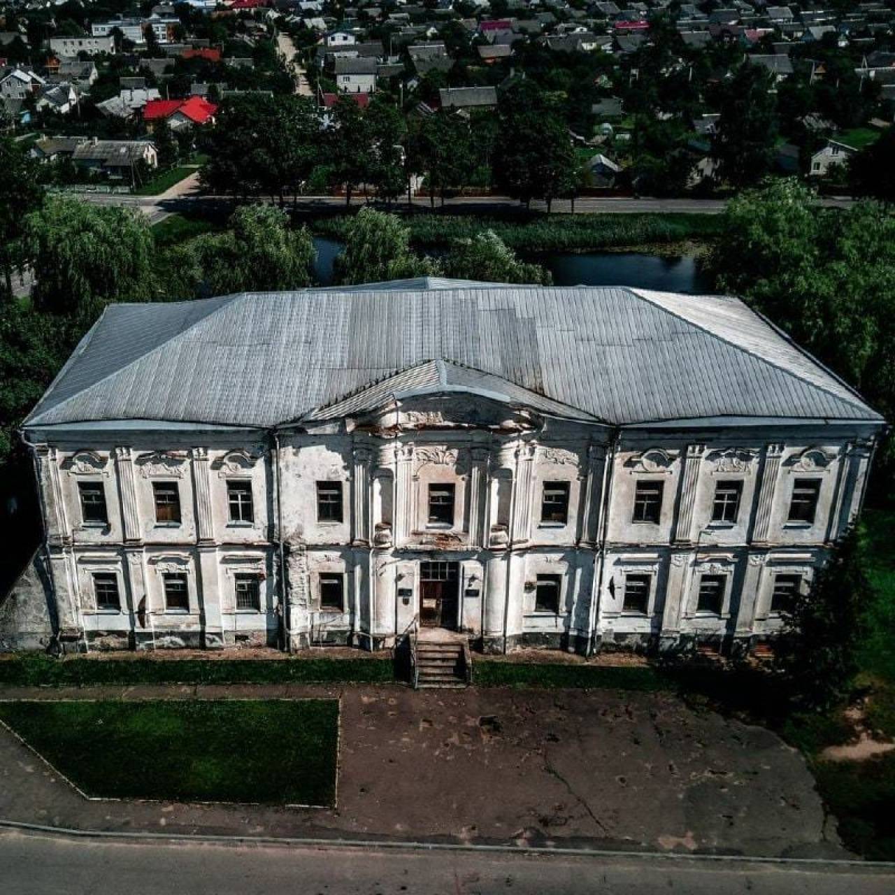 В прошлом году роскошный дворец Радзивиллов в Гродненской области продавали за 145 рублей. Сколько просят сейчас?