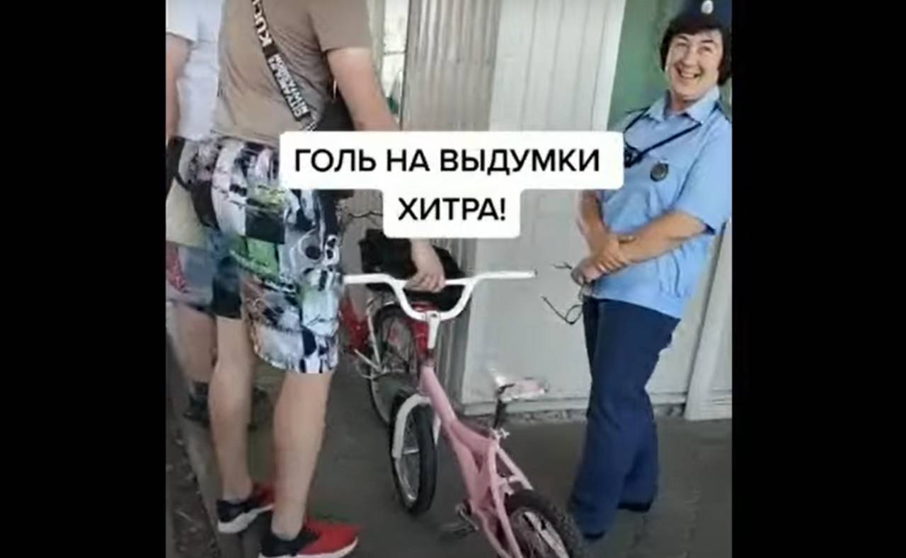 Белорусы придумали, как проходить границу практически без очереди — в ход пошли детские велосипеды