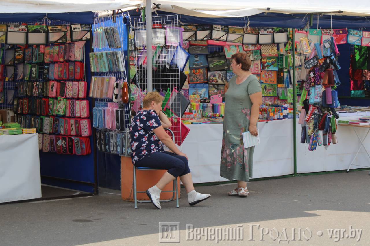 В Беларуси ввели ограничения по ценам на школьные товары. Торговле обещают проверки