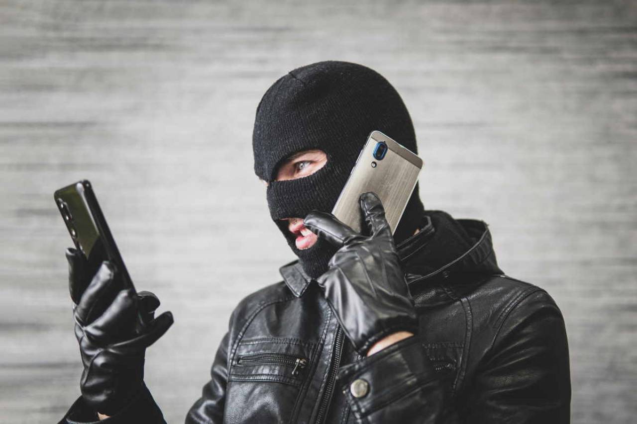 «Я как будто был в заложниках»: история нового телефонного мошенничества