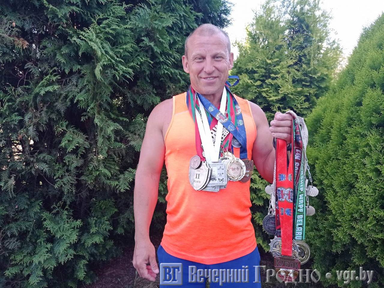 «А я люблю тяжести поднимать» — как рабочий табачной фабрики Гродно стал чемпионом Беларуси по пауэрлифтингу