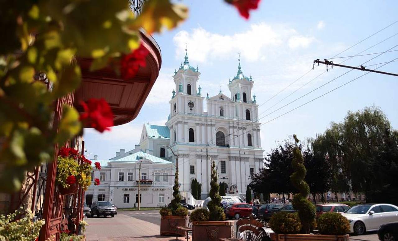 В Гродно стало так много туристов, что найти свободное жилье и экскурсовода – настоящая проблема