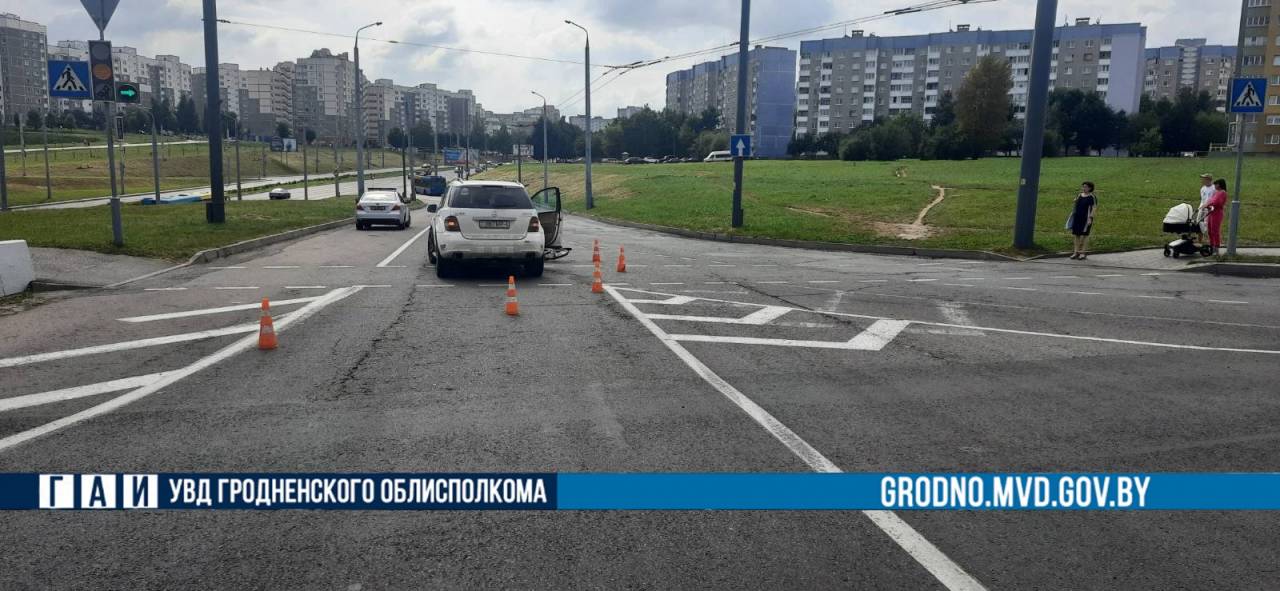 В Гродно 9-летний мальчик протаранил Mercedes на пешеходном переходе