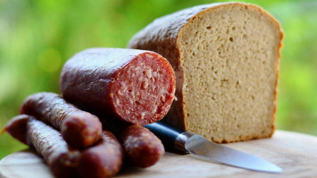 Белорусские ученые разрабатывают веганскую колбасу, которую будет невозможно отличить от настоящей
