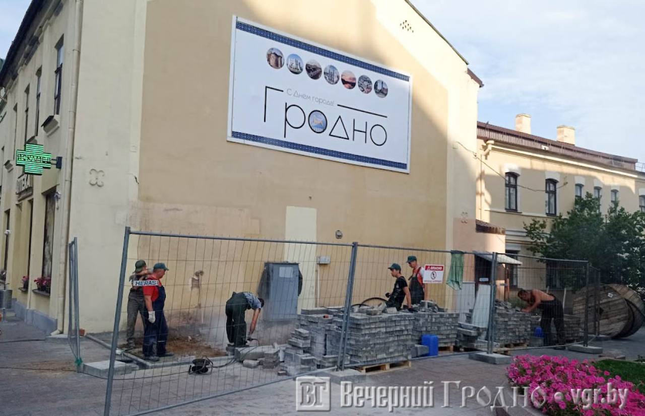 На улице Ожешко в Гродно начали строить современный павильон мясокомбината. Старый поставили за угол