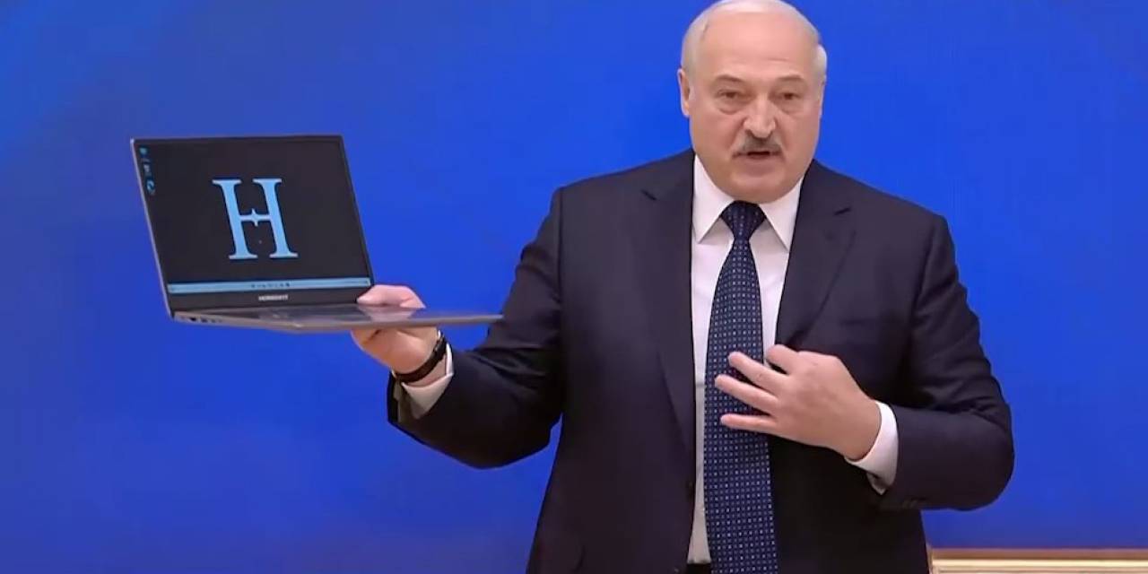 «Пошатались по миру и создали»: Лукашенко показал «первый компьютер, сделанный в Беларуси» — «Горизонтом»