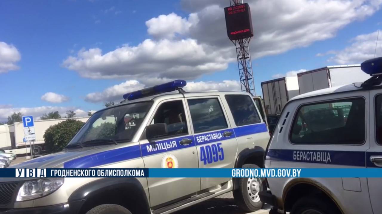 Милиция начала штрафовать продавцов очереди у погранперехода «Берестовица»