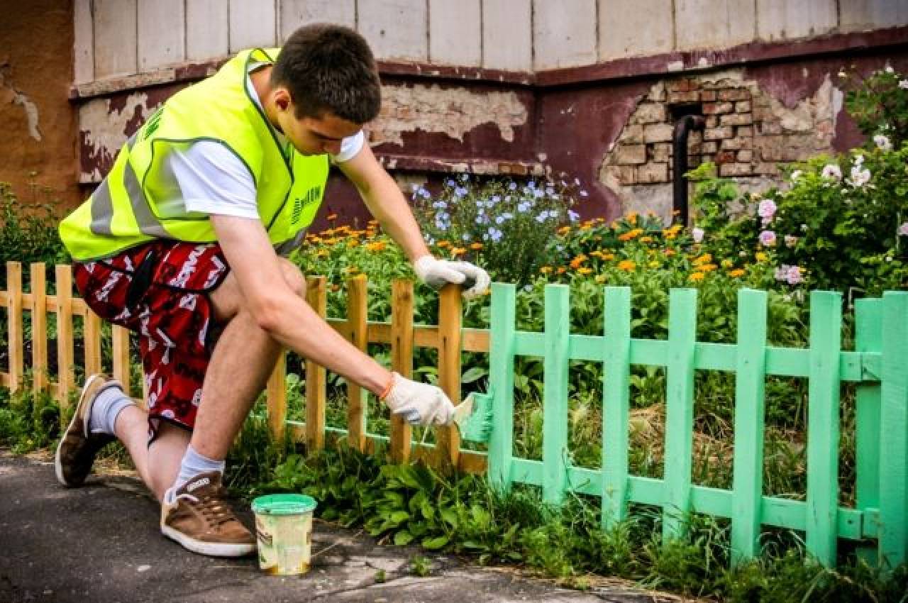 Уборка грязной посуды, уход за животными, внештатник СМИ: как теперь могут официально подрабатывать дети в Беларуси