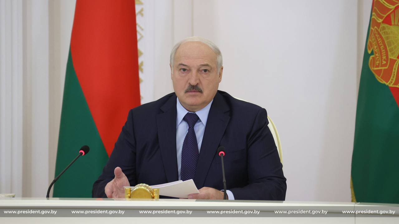 «Индивидуальный предприниматель должен быть по своей сути индивидуальным»: Лукашенко предложил создавать ИП стимулы для перехода в юрлица