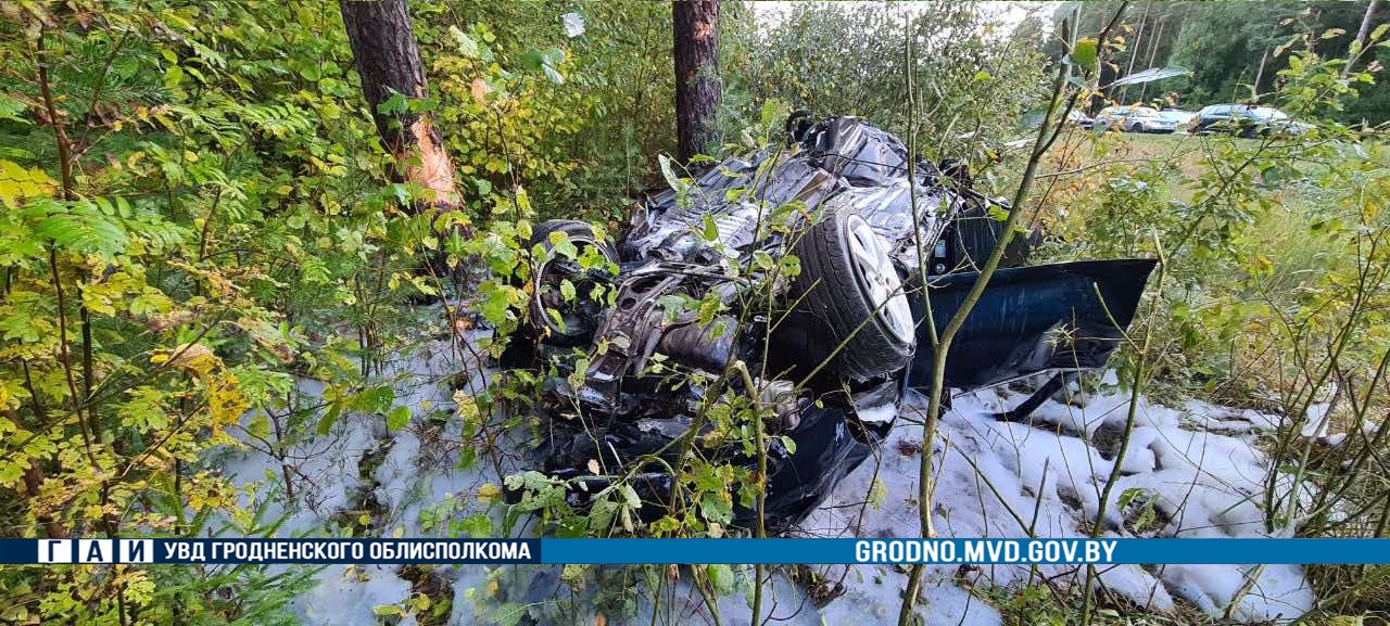 Пассажира выбросило из салона автомобиля: Гродненская ГАИ рассказала подробности смертельного ДТП под Островцом
