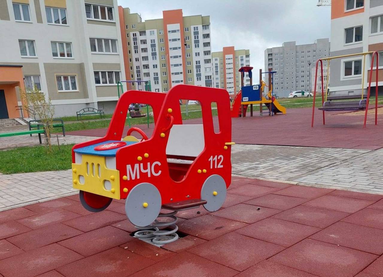 Гродненские строители и спасатели за 4 года установили в регионе 46 детских игровых площадок МЧС