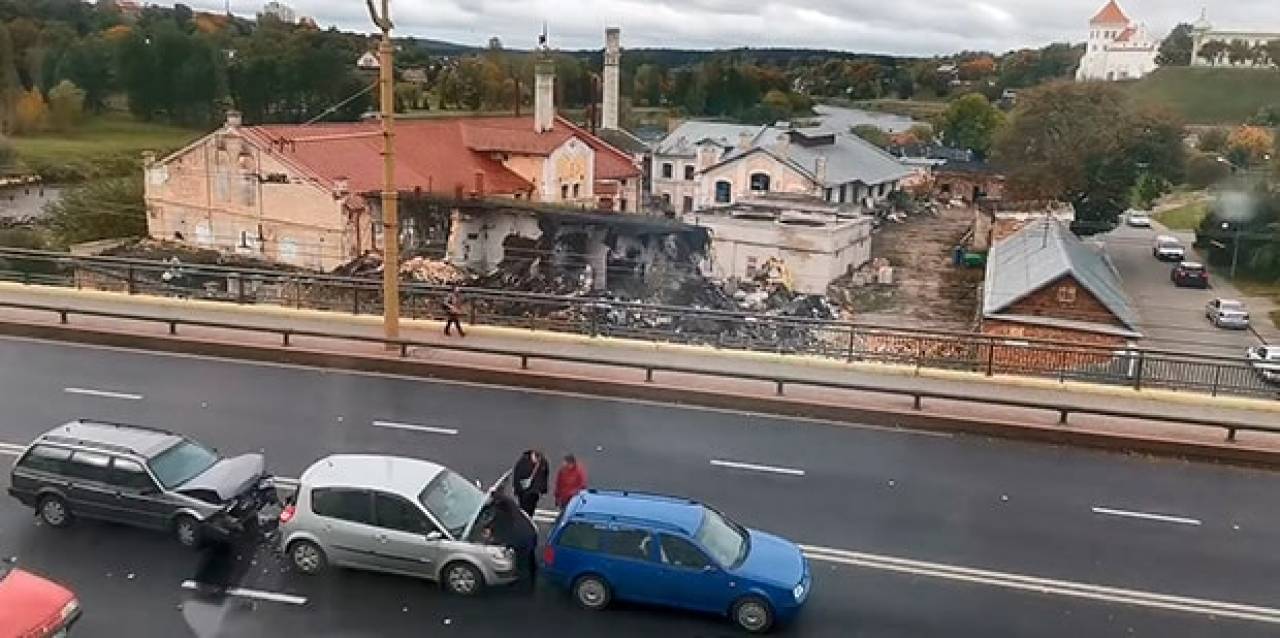 Гродненец снимал таймлапс сноса здания пивзавода в центре Гродно и записал видео аварии на Старом мосту