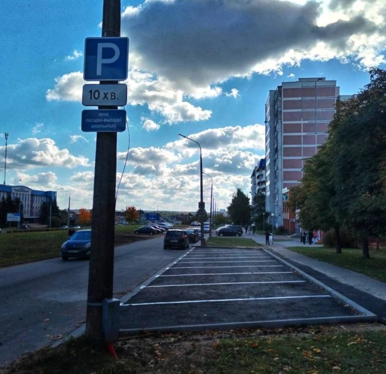 В Гродно появилась еще одна парковка, время стоянки на которой ограничено всего 10-ю минутами