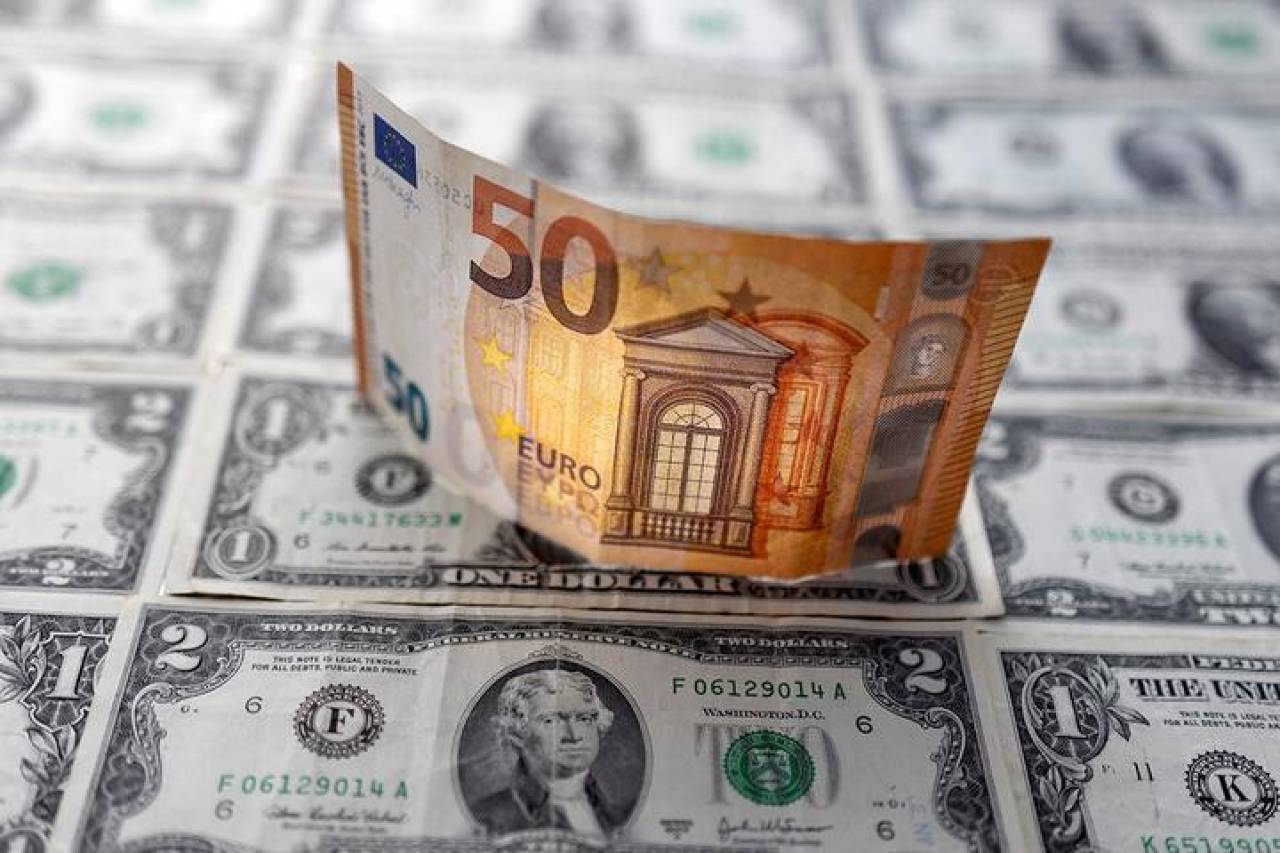 Евро начал резко расти на торгах в среду, а доллар – дешеветь