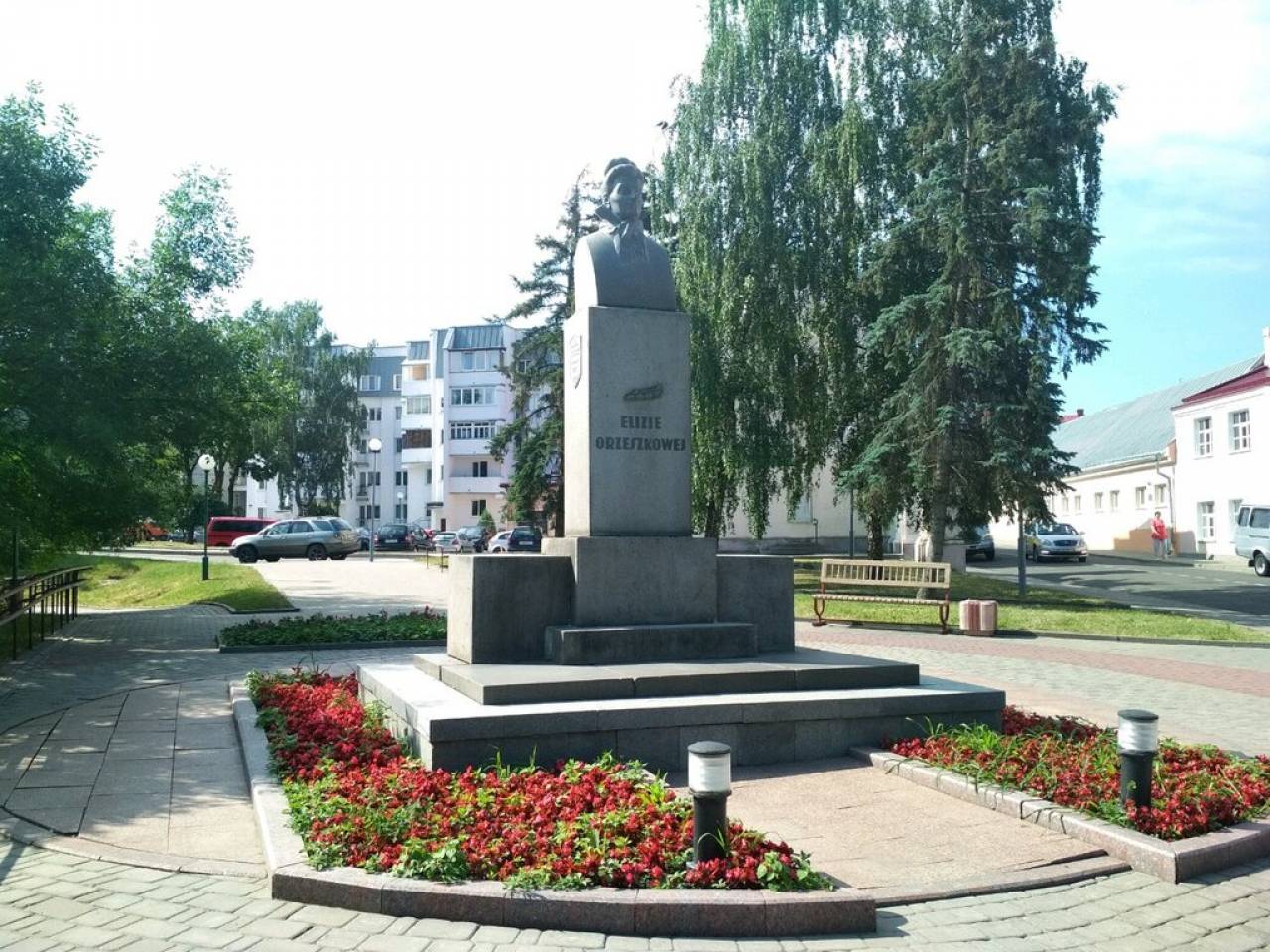 Ровно 93 года назад в Гродно открыли самый старый памятник города. Это памятник Элизе Ожешко