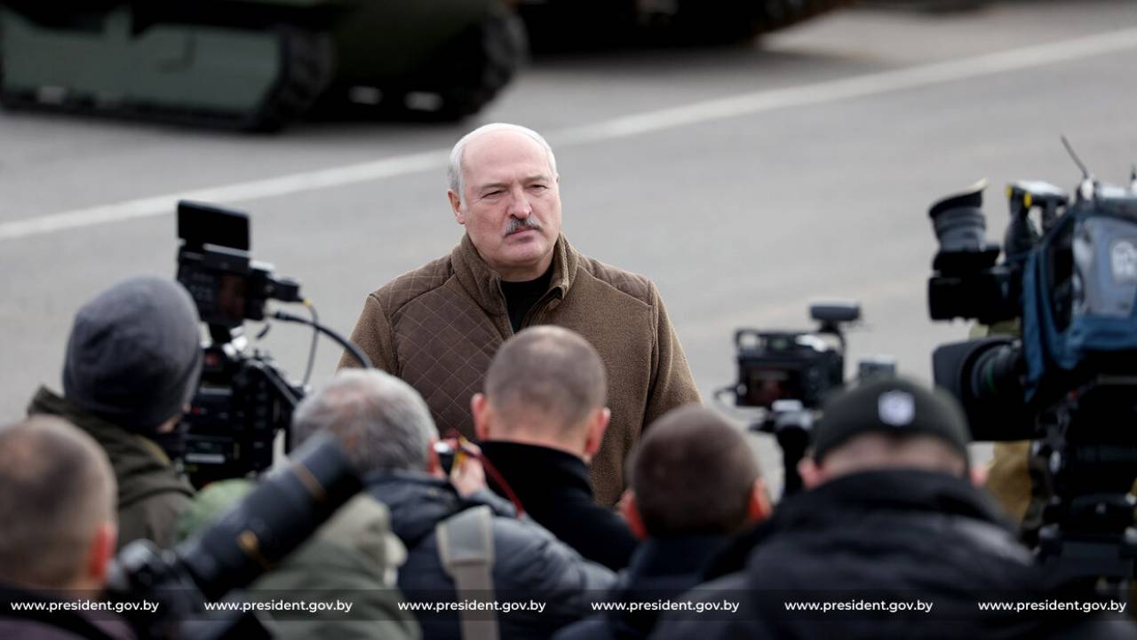 Лукашенко прокомментировал слухи о мобилизации в Беларуси