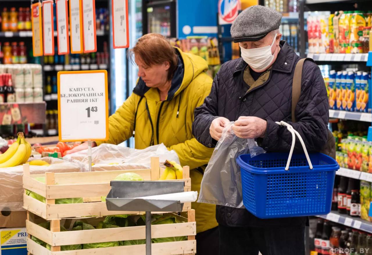 В Гродненской области пять магазинов наказали за бесплатные пакеты