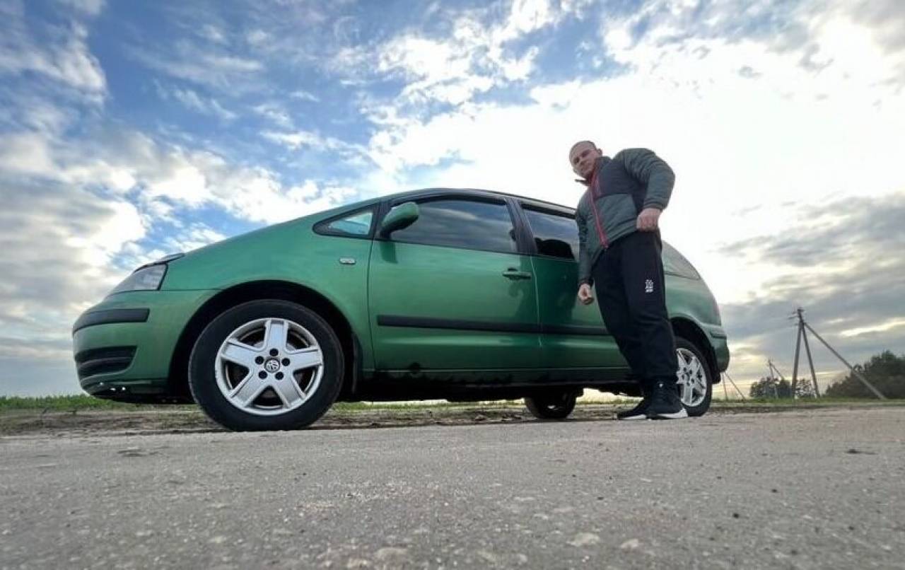 «Страх был! Автомобиль-то немолодой»: гродненец проехал 5 000 км на 22-летнем VW Sharan