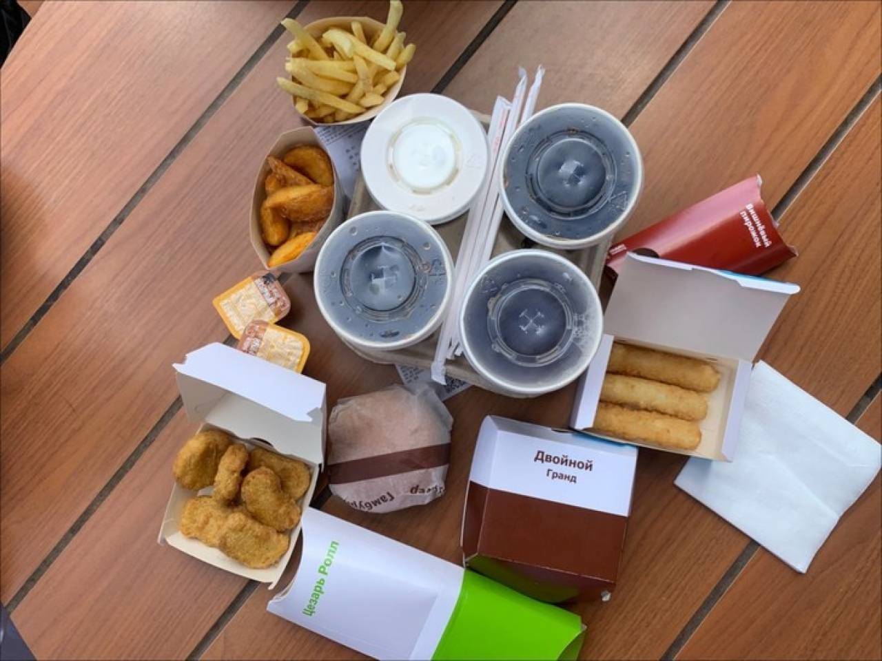 Как отличается меню McDonaldʼs и «Вкусно — и точка». Смотрим на примере России