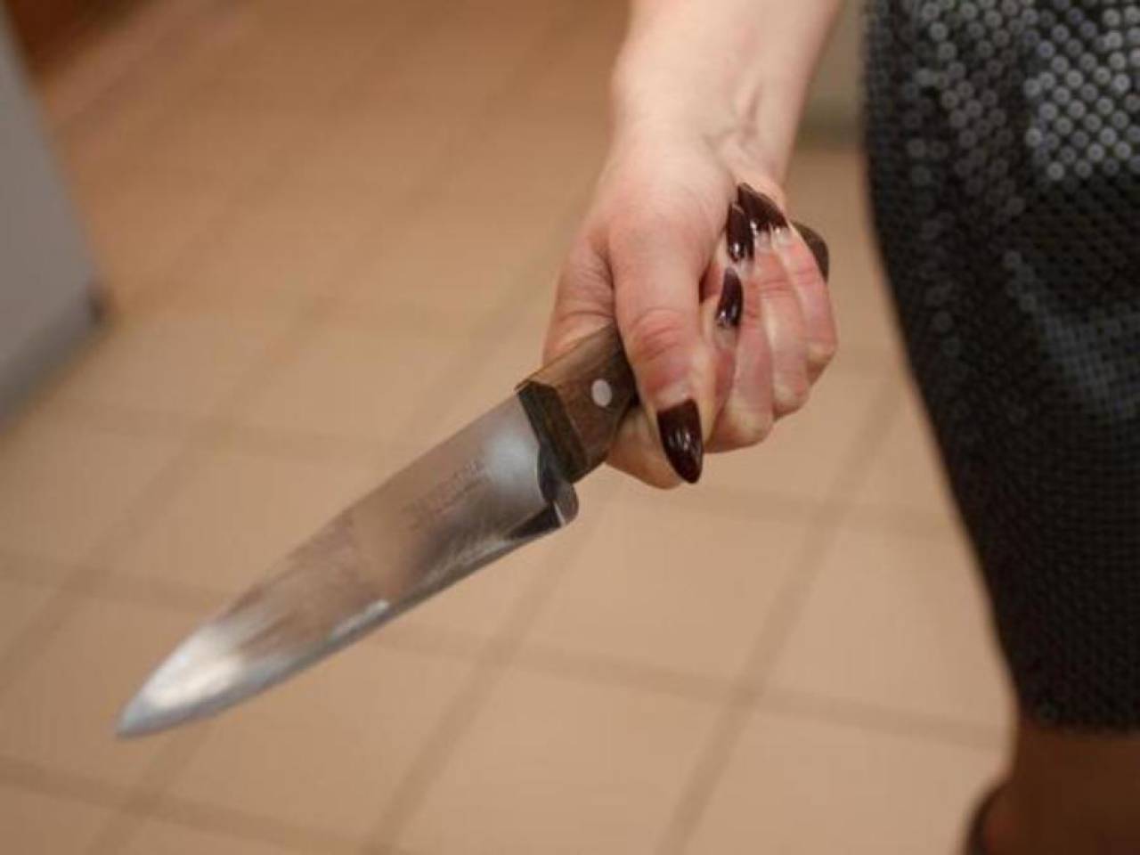 Под Лидой 53-летняя женщина в ходе ссоры ударила ножом своего сожителя