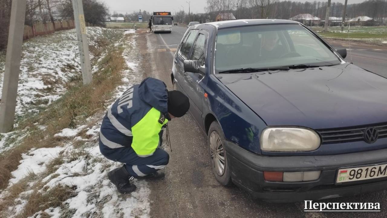 ГАИ провела рейд по летним шинам в окрестностях Гродно: больше всего задержали водителей на «зиме» без техосмотра