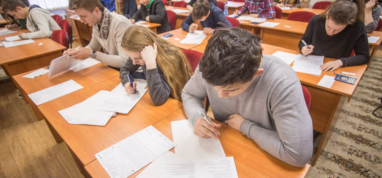 В Беларуси выпускные централизованные экзамены будут проходить не в школах