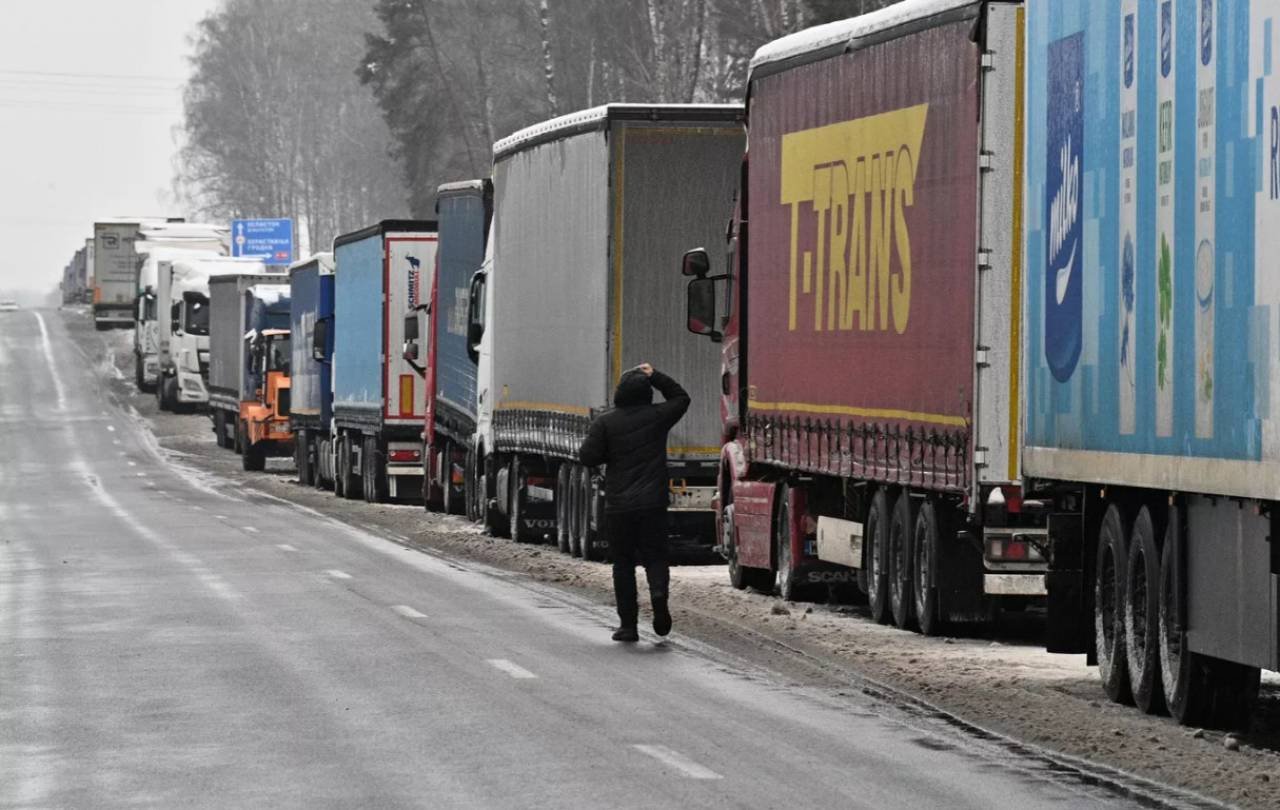Выжить в очереди: дальнобойщики о катастрофе на белорусско-польской границе