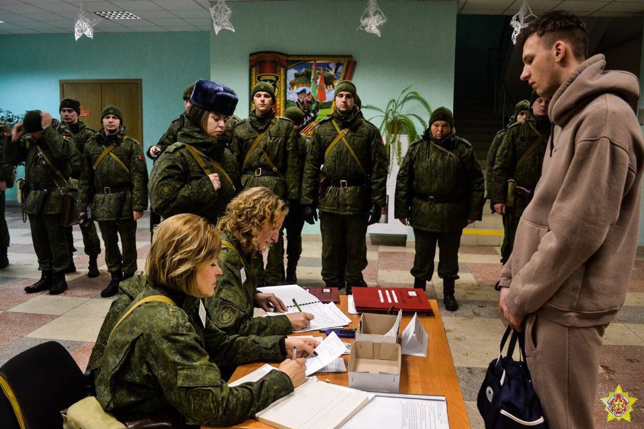 В Минске начались учения по переводу с мирного на военное время