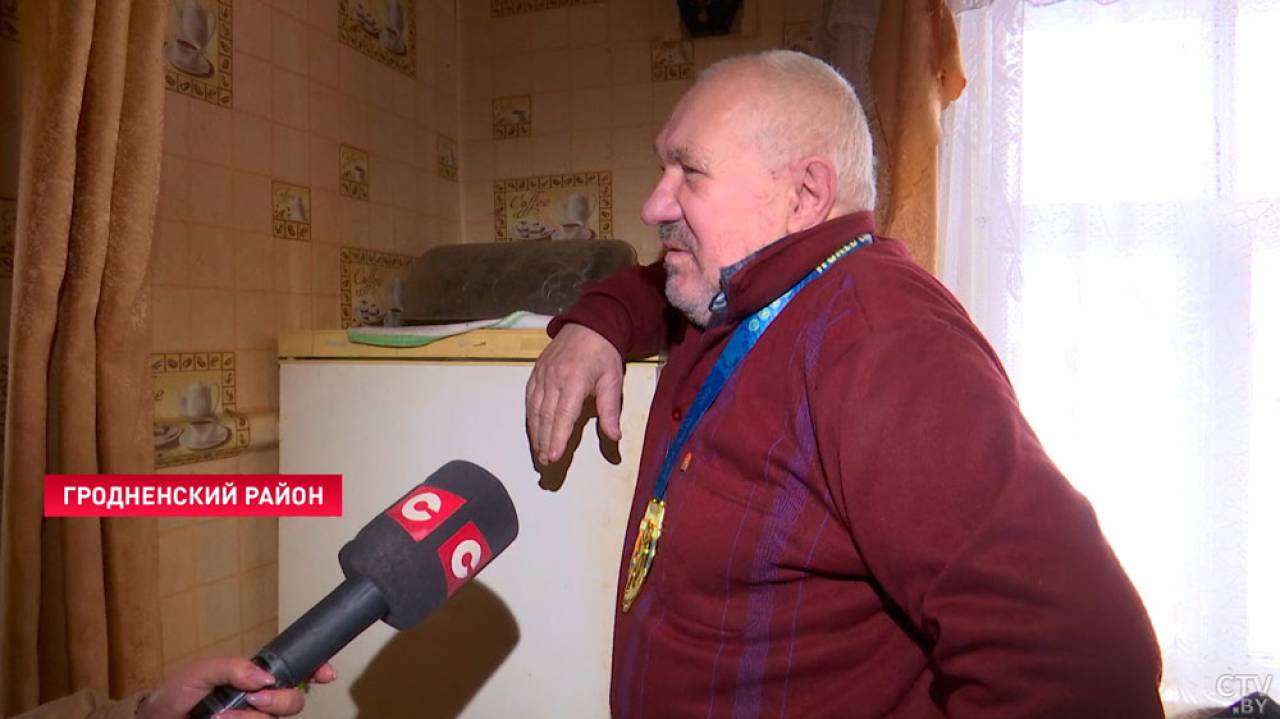 «Железный дед». 80-летния пенсионер из-под Гродно стал чемпионом мира по пауэрлифтингу