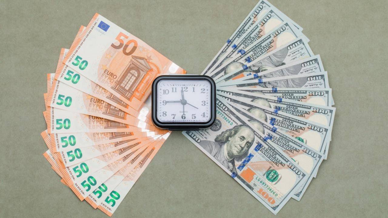 Прогноз по валютам: праздники окончены, что теперь станет с долларом и евро