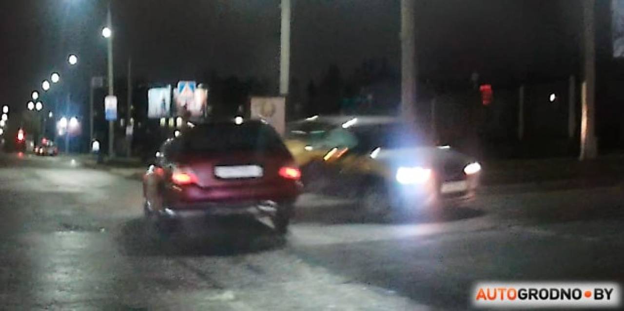 Момент ДТП с автомобилем такси в Гродно попал на видео — это был сильный удар