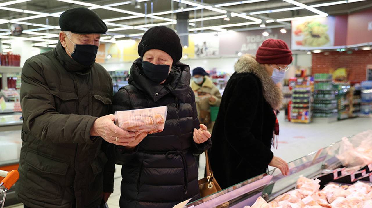 В Гродненской области самая дорогая свинина, зато икру можно взять дешевле всего: сравнили цены на продукты в регионах Беларуси, разница вас удивит