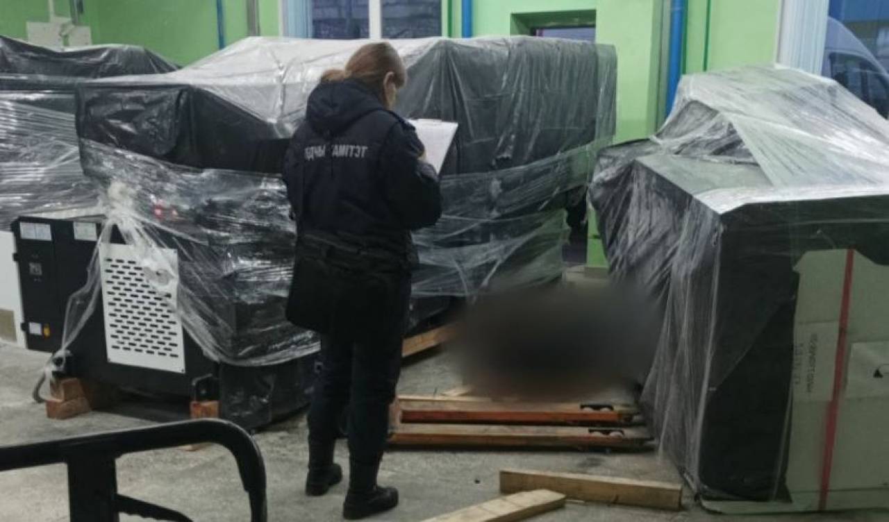 Появилось новое фото с места гибели 26-летнего рабочего, на которого в Гродно упал 3-тонный станок