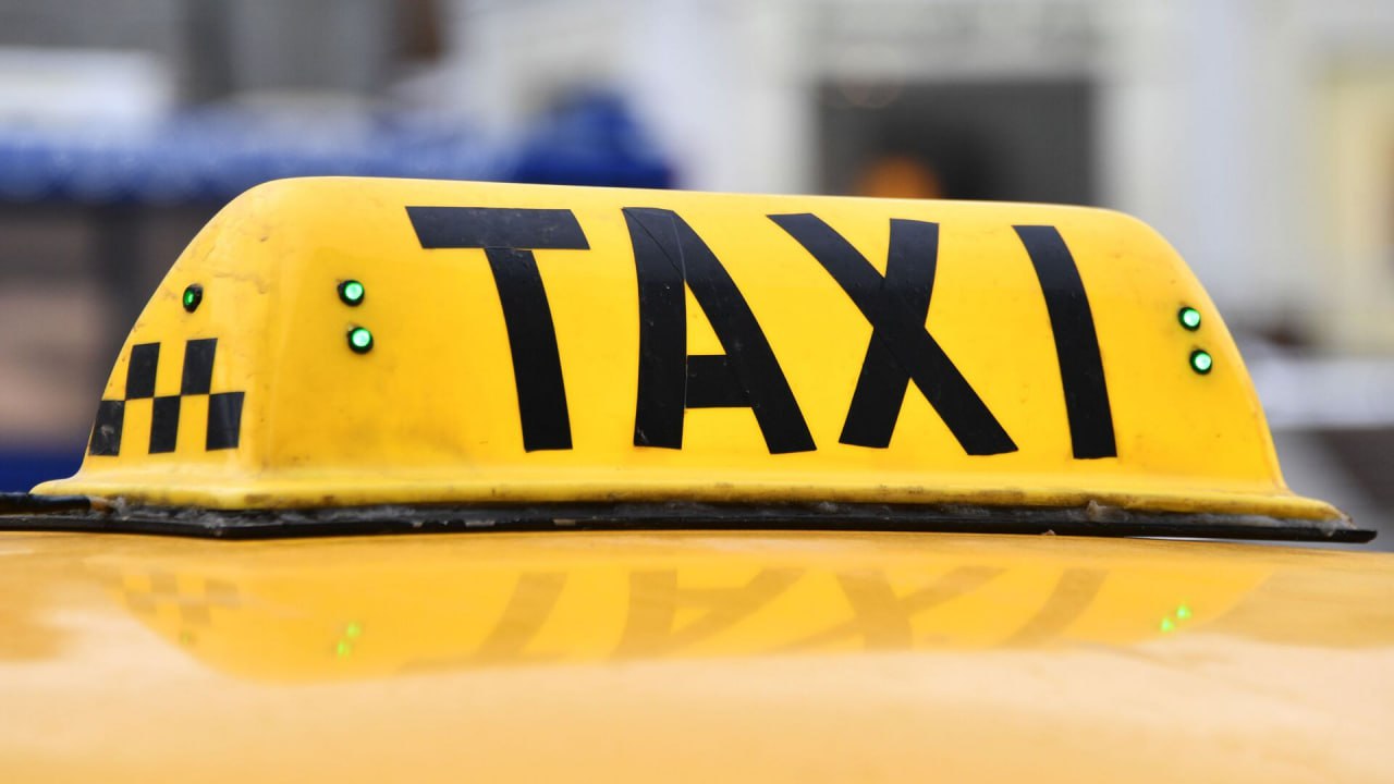 В Гродно пассажирка такси обворовала водителя