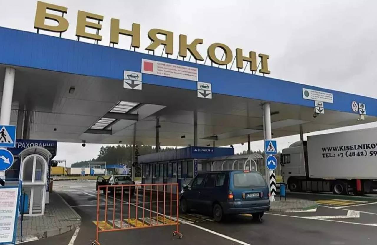 Весь въезжающий в Беларусь транспорт все же будут дезинфицировать. В «Беняконях» под Лидой появится станция
