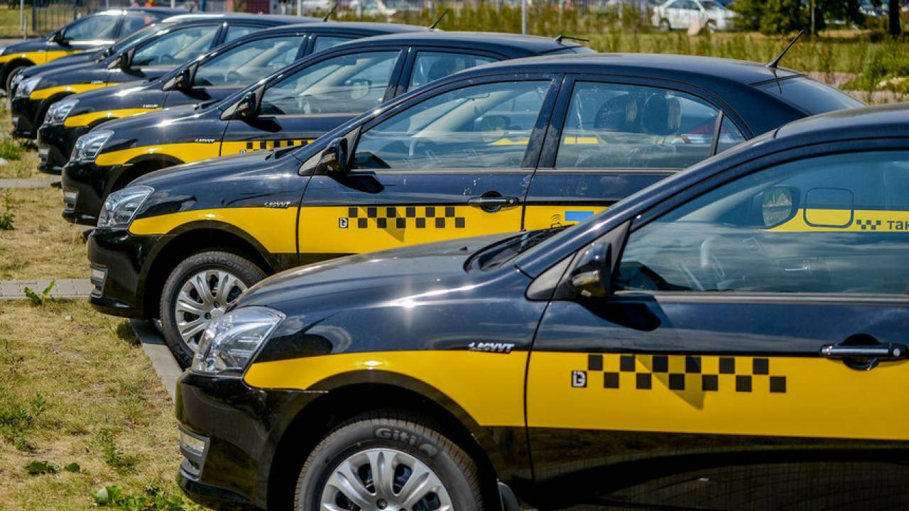 Налоговая предупреждает о таксистах-«оборотнях». О ком речь и какую опасность для белорусов представляют такие водители