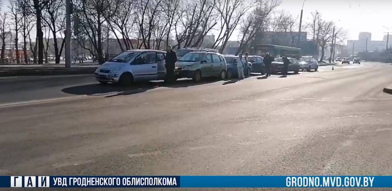 «Паровоз» года: в Гродно столкнулись сразу шесть автомобилей