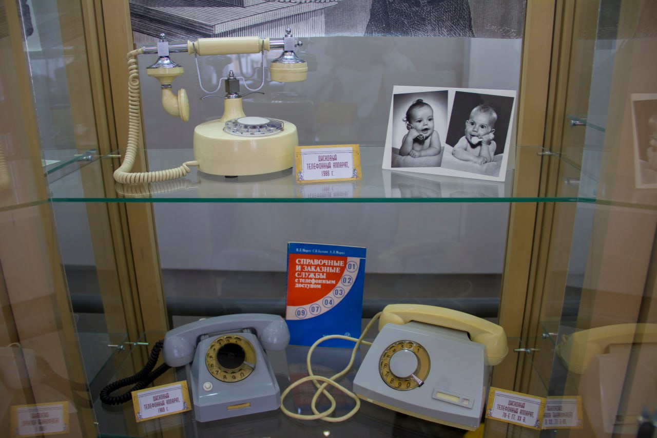 Выставка уникальных телефонов открылась в центре Гродно. Смотрите, что там можно увидеть
