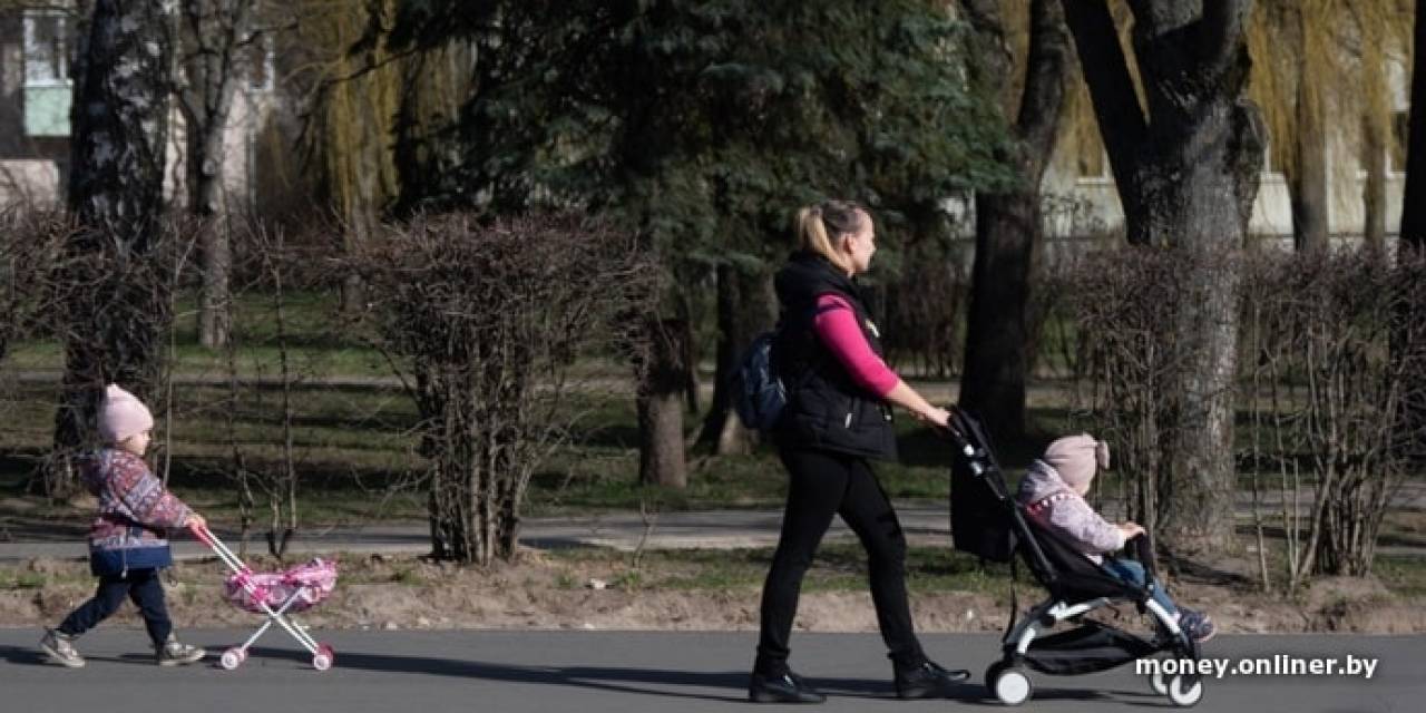 Больше половины многодетных семей в Беларуси стараются получить семейный капитал досрочно. В Минтруда рассказали, на что тратят эти деньги